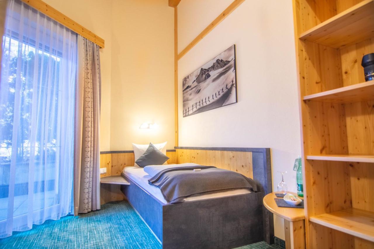 Hotel Garni Alpenhof อิสชเกิล ภายนอก รูปภาพ