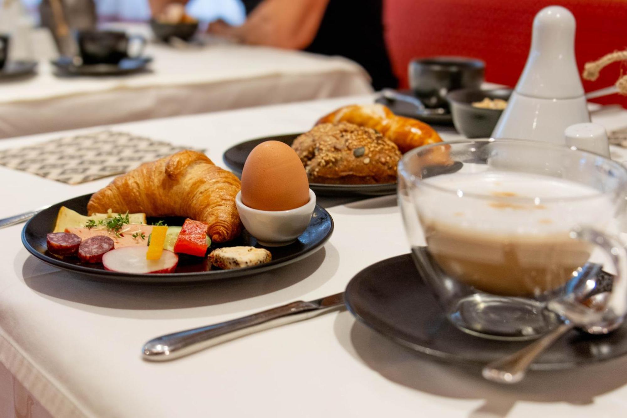 Hotel Garni Alpenhof อิสชเกิล ภายนอก รูปภาพ