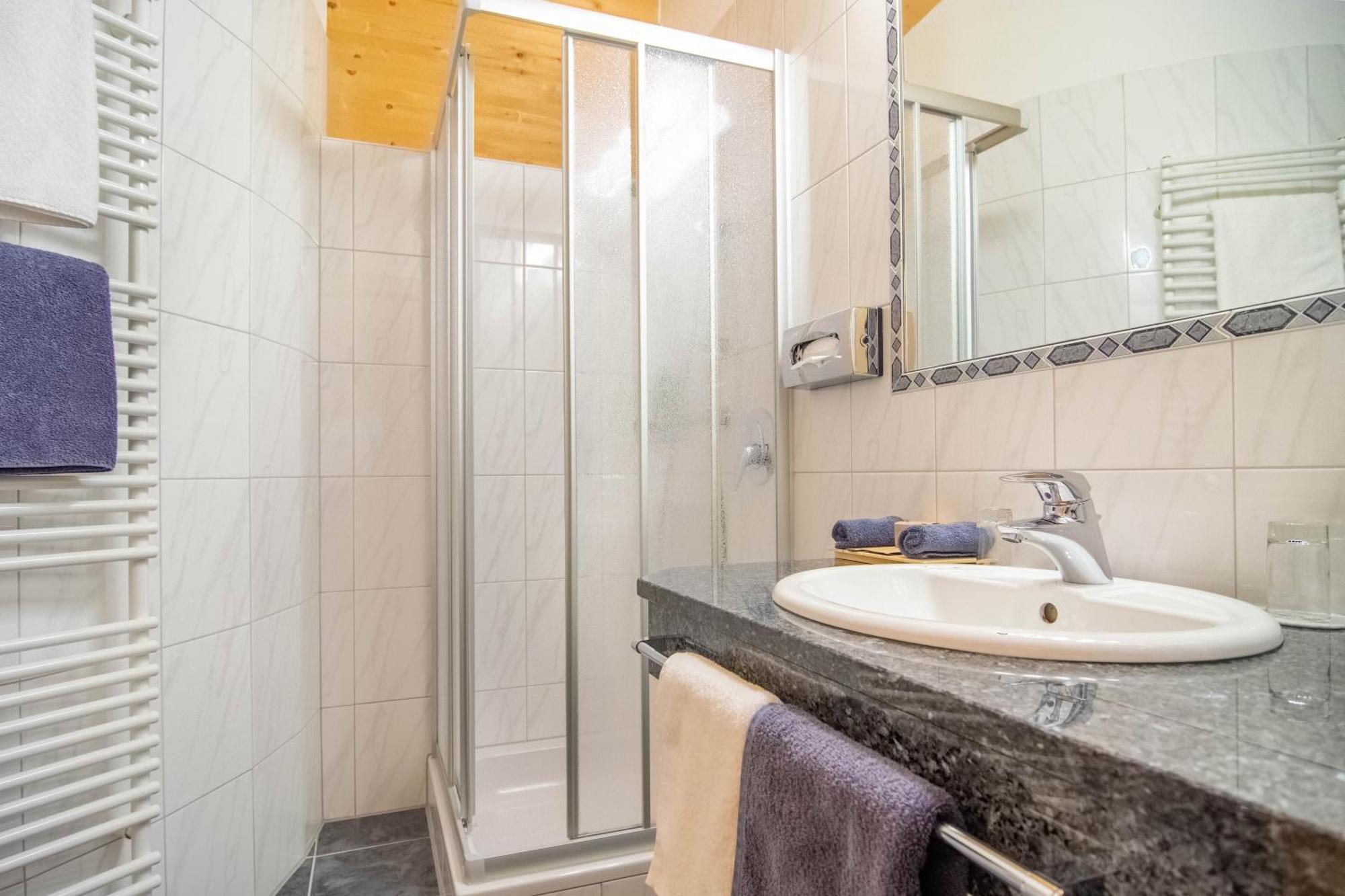 Hotel Garni Alpenhof อิสชเกิล ภายนอก รูปภาพ