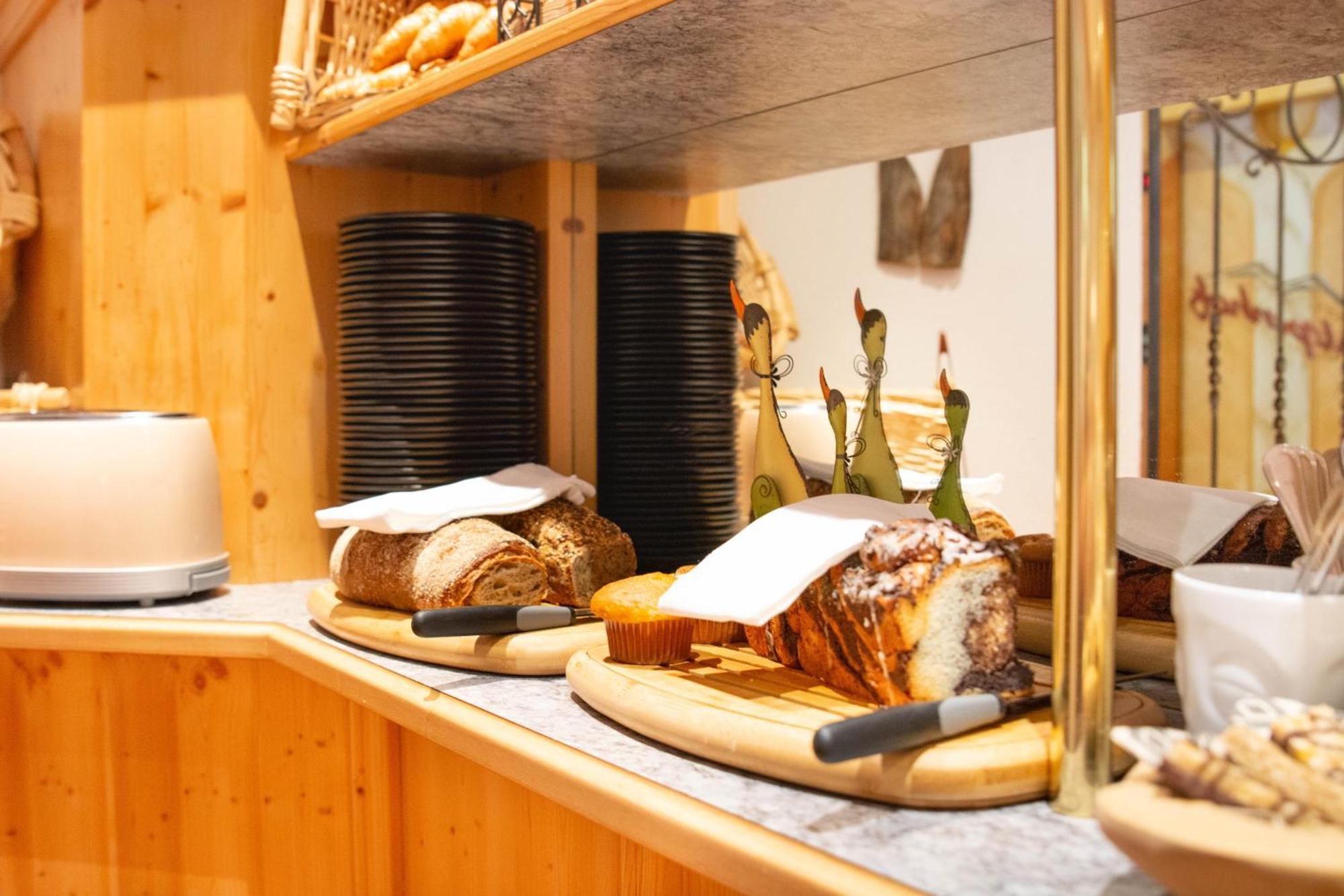 Hotel Garni Alpenhof อิสชเกิล ภายนอก รูปภาพ