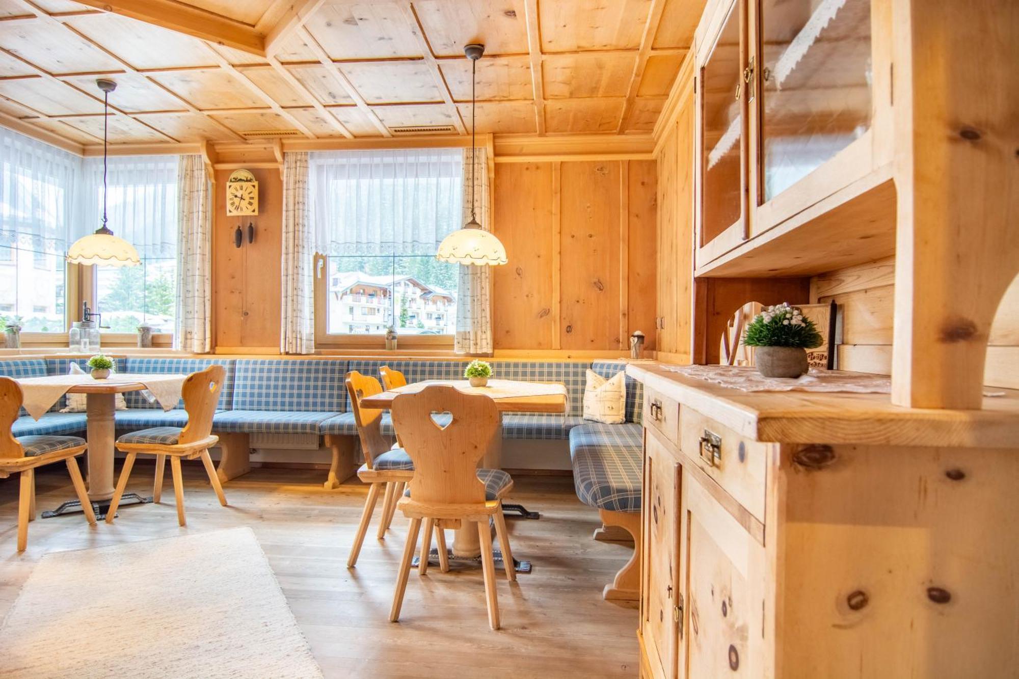 Hotel Garni Alpenhof อิสชเกิล ภายนอก รูปภาพ