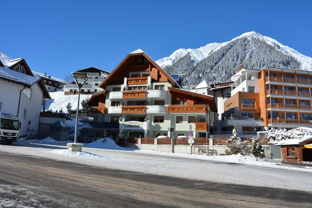 Hotel Garni Alpenhof อิสชเกิล ภายนอก รูปภาพ