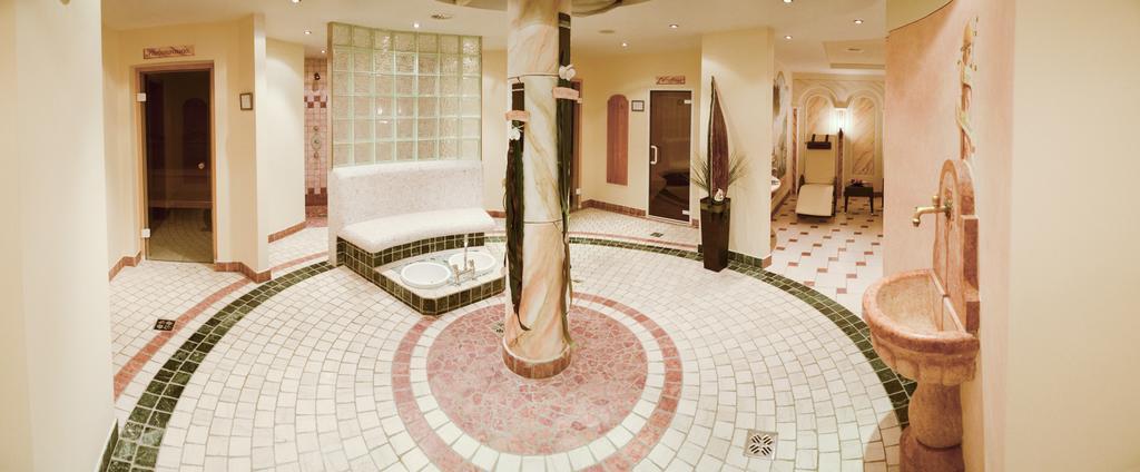 Hotel Garni Alpenhof อิสชเกิล ภายนอก รูปภาพ